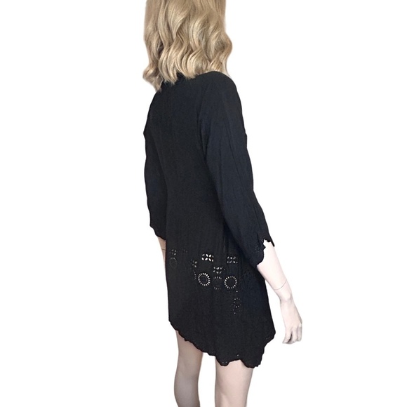 JOHNNY WAS Tunic Black Laser Cut Eyelet Lace Embroidery ΒΎ sleeve V-neck Sz S-M - Picture 6 of 16